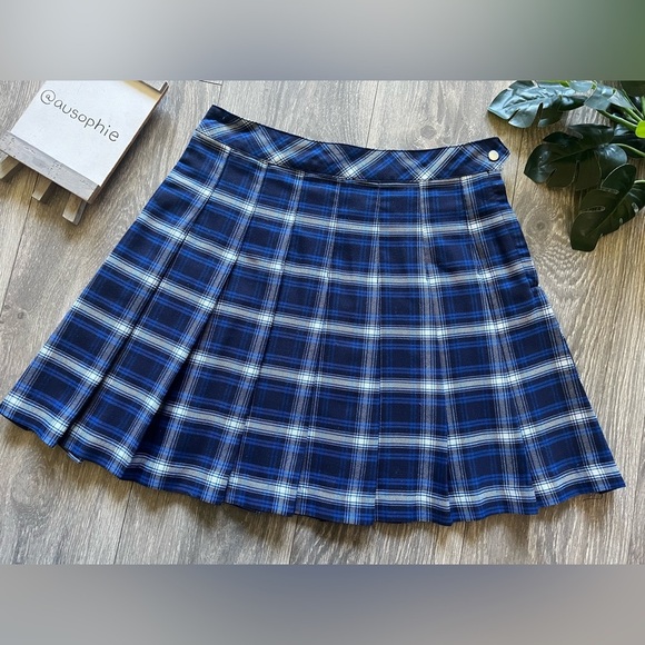 H&M short pleated school girl skirt in royal blue and white. Size 6 - Picture 1 of 9